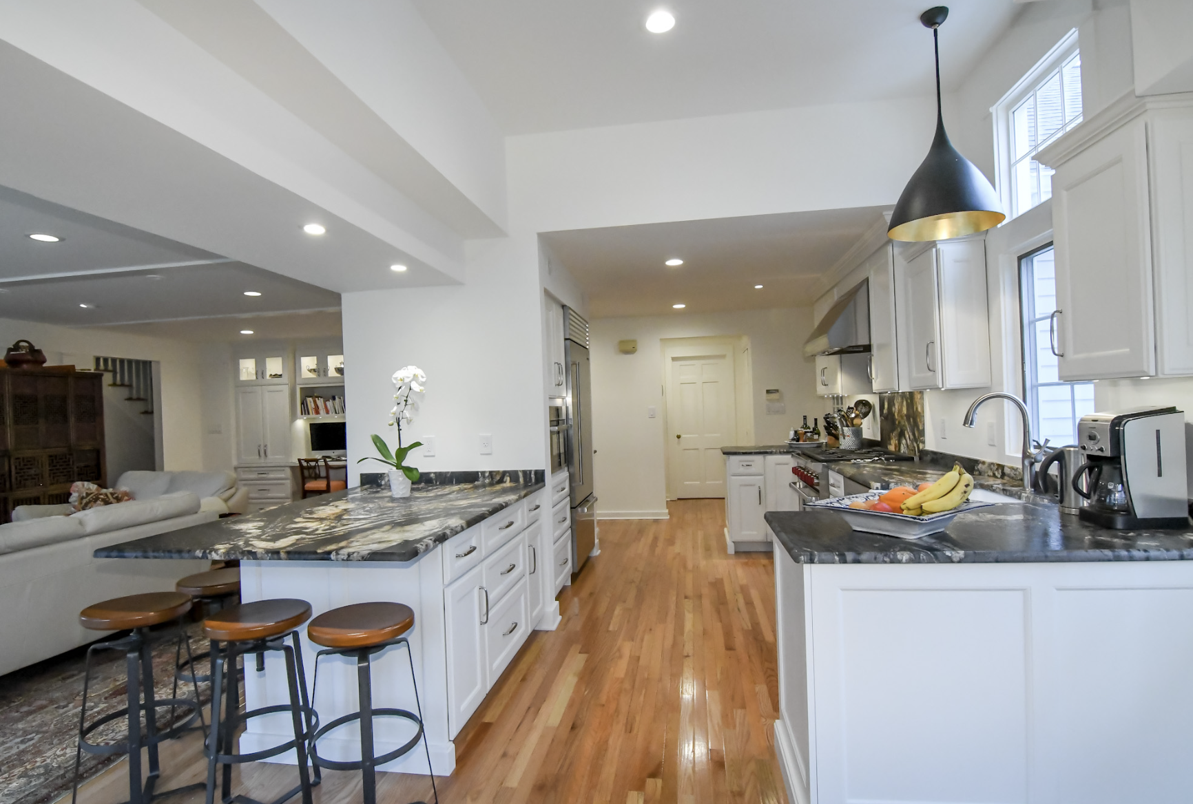 What Are the Benefits of an Open Concept Kitchen?