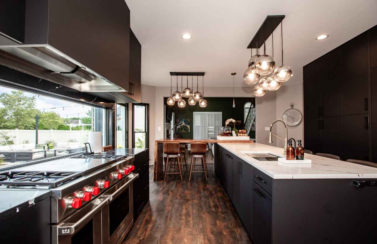Matte, Modern and Marvelous: West Windsor Kitchen Is a Captivating Take on Contemporary Design